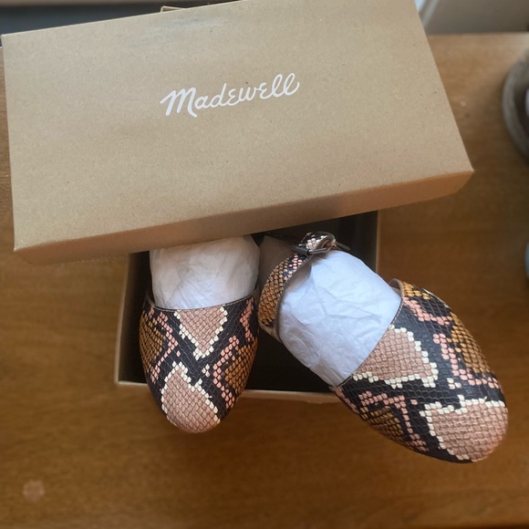 Snack embossed Mary Janes - Picture 5 of 6